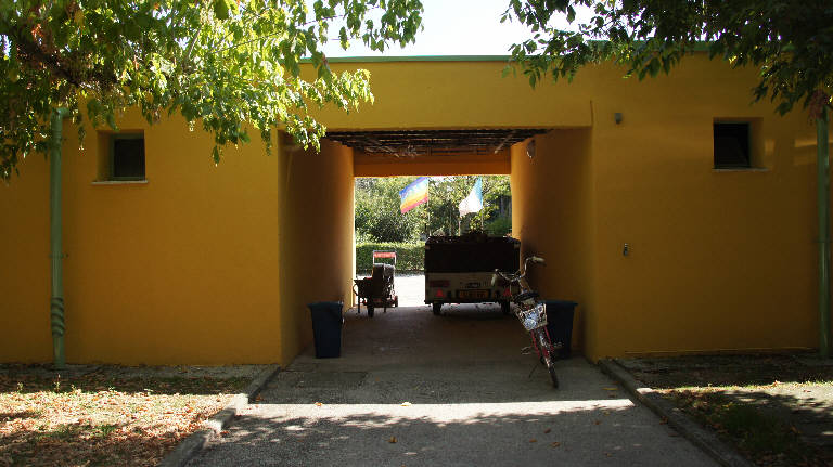 L'ingresso da via Einstein