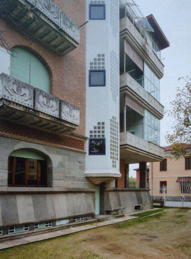 Particolare delle logge e degli abbaini di forma ogivale