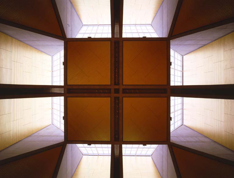 Interno della chiesa del centro pastorale Giovanni XXIII, Seriate