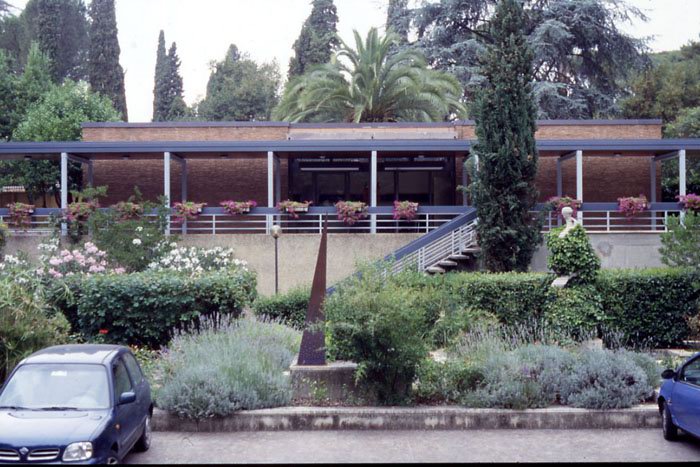 Il corpo basso nel giardino