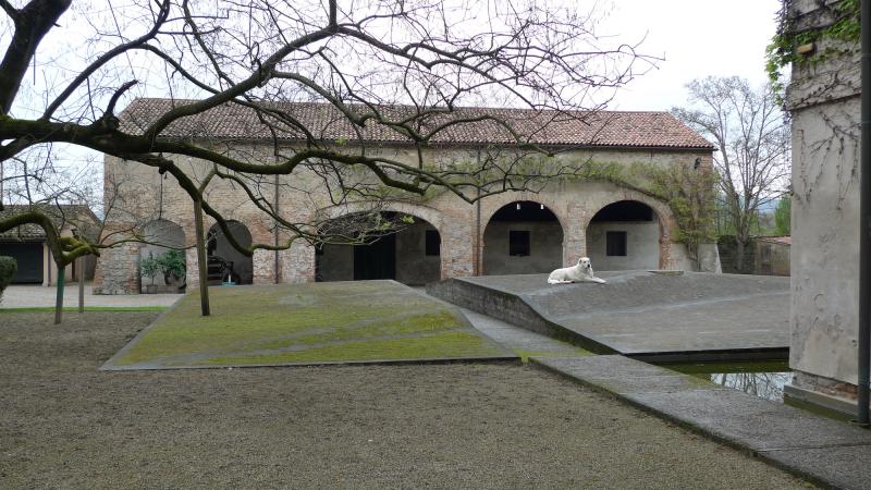 aia antistante alla villa