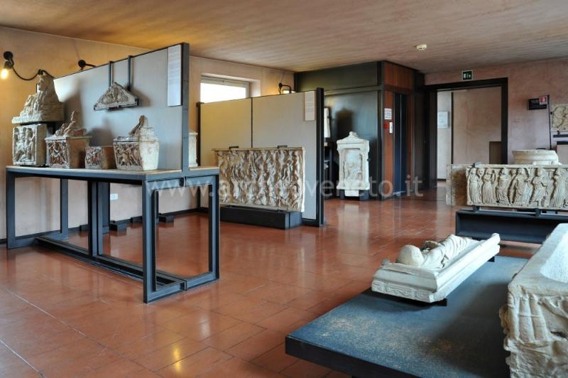 Sala etrusca e romana, secondo piano (da www.archeoveneto.it)