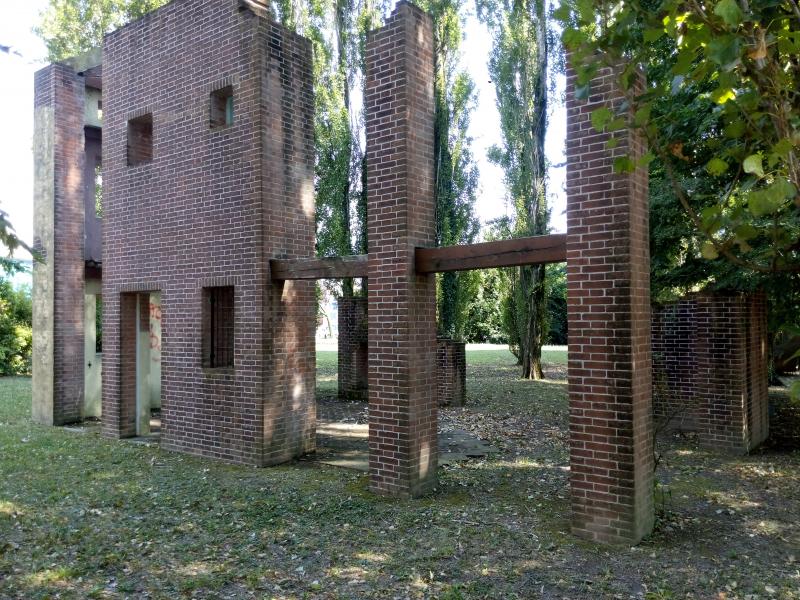 Aldo Rossi, La casa abbandonata, 2001. Esterno
