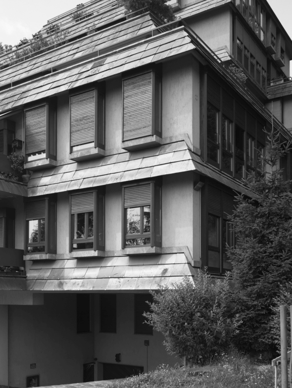 Dettaglio della facciata su viale Vittorio Emanuele II