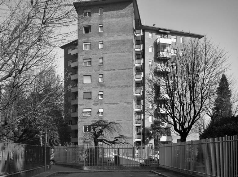 Particolare testata edificio residenziale a torre