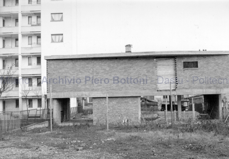 Veduta del prospetto ovest durante il cantiere, positivo, bianco e nero