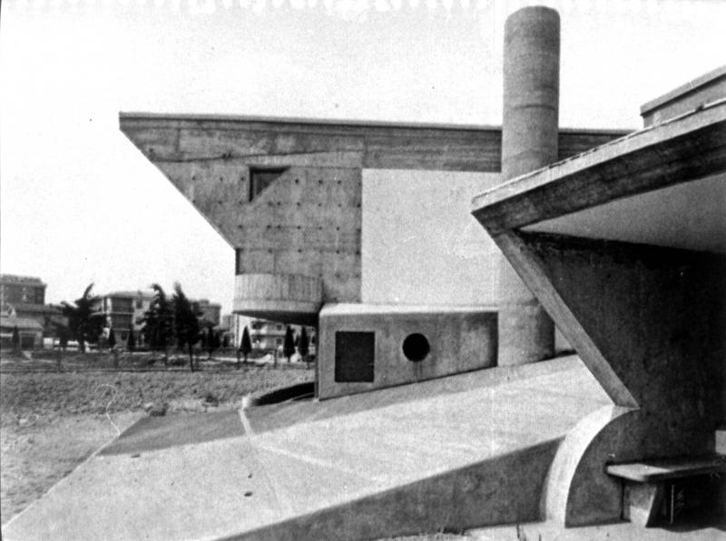 10. Vista della rampa d’accesso al teatrino e agli spazi protetti per le attività libere