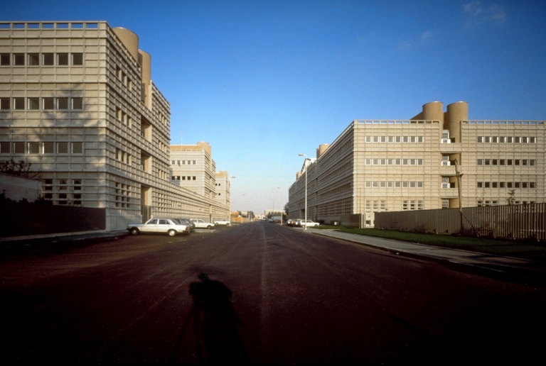 Edificio industriale, per uffici e magazzini, via Kuliscioff, Milano. Vista d'insieme dei due edifici in via Kuliscioff PL3-PL4