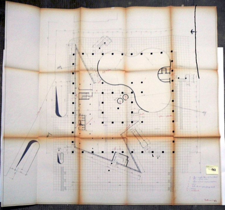 Pianta del piano terra. Scala 1:100, s.d. Copia eliografica piegata con annotazioni