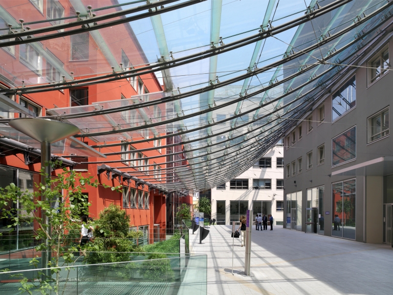 Nuova sede Deloitte, Milano. Copertura della corte in vetro