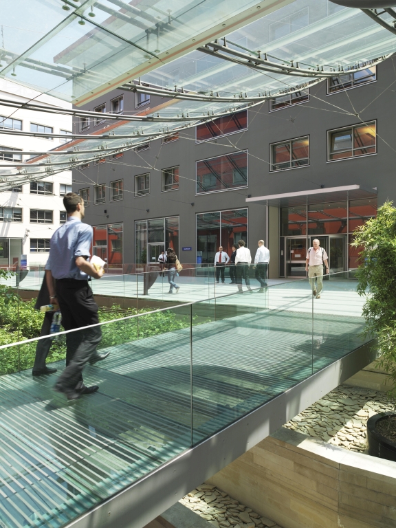 Nuova sede Deloitte, Milano. Ponte nella corte