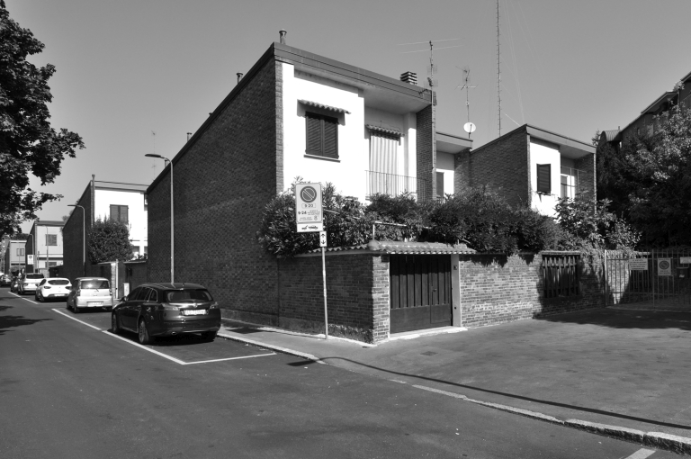 Scorcio su via Novara di una casa tipo R