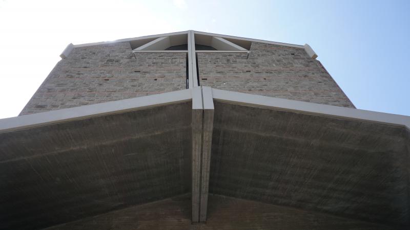 Particolare copertura d'ingresso