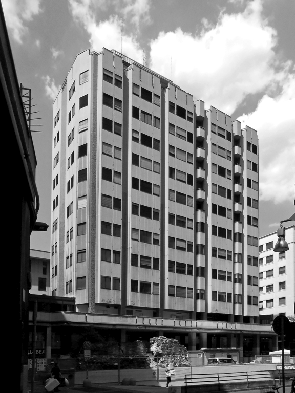 Vista da largo Corsia dei Servi