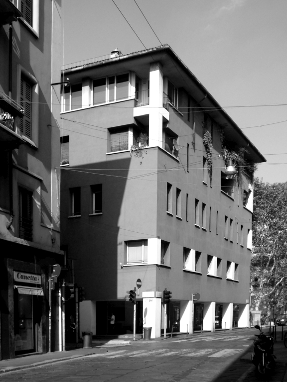 Scorcio su via Pontaccio angolo via Solferino