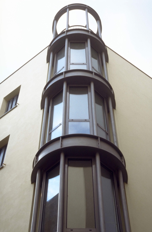 Edifici per abitazioni, Milano, via dei Fiori Chiari, Milano. Particolare della torretta d'angolo dell'edificio A