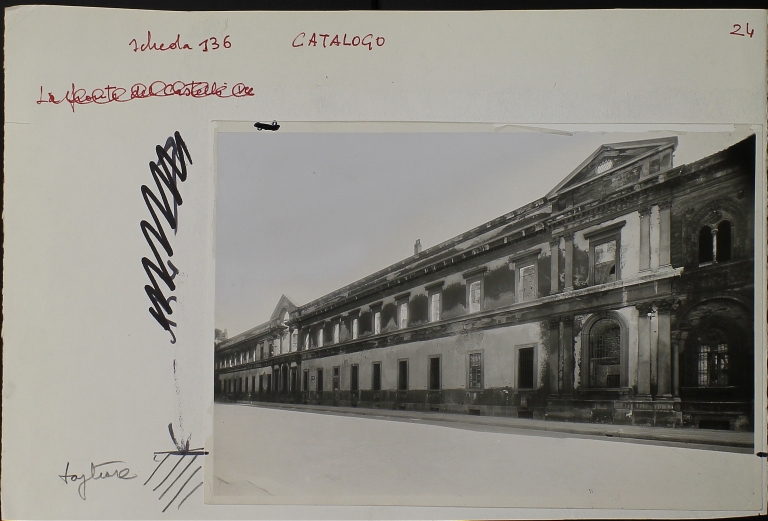 Esterno. Stampa fotografica b/n