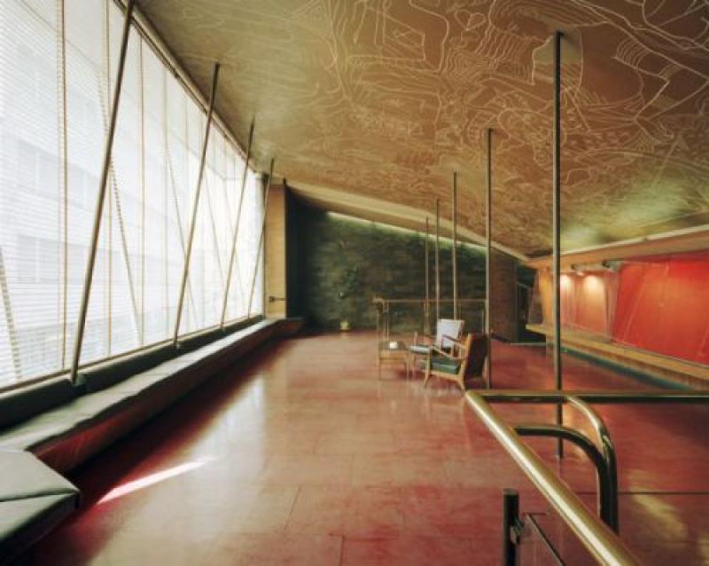 Cinema Altino. Foyer al piano primo. In evidenza il graffito di Amleto Sartori.