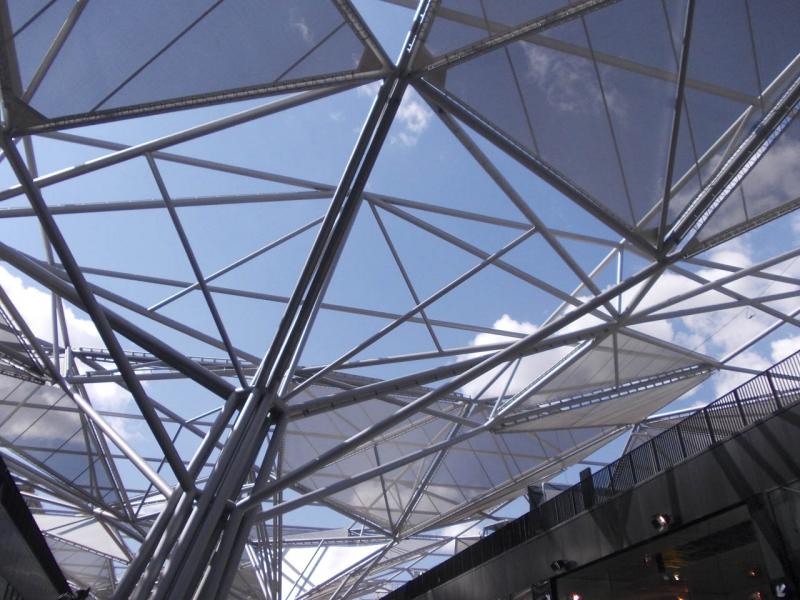 Particolare della copertura della piazza