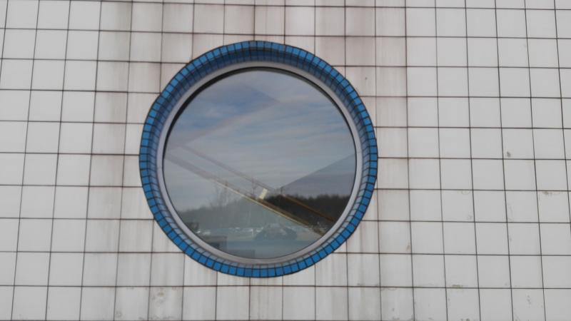 dettaglio rivestimento della facciata e infisso