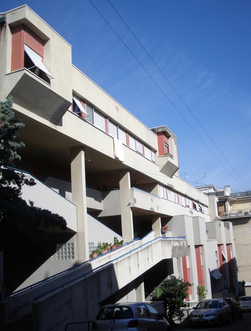 facciata, dettaglio rampa