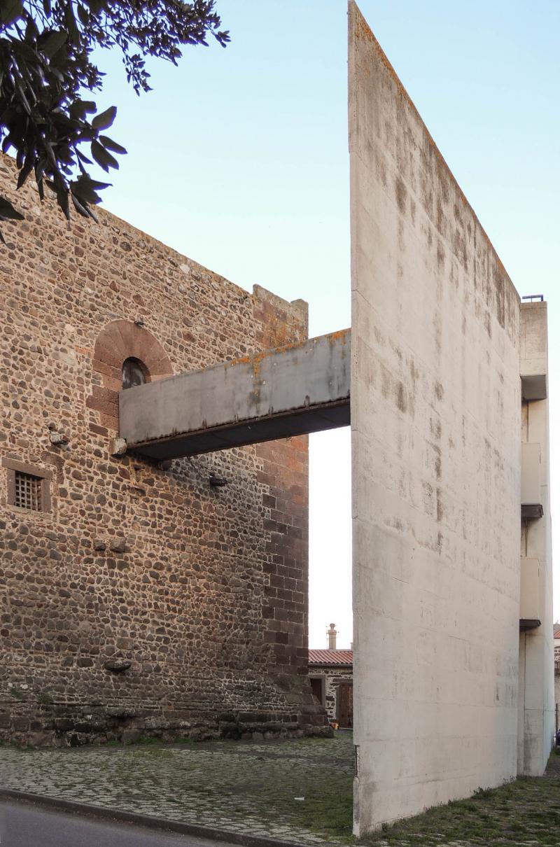 Torre Ghilarza _ muro e passerella 