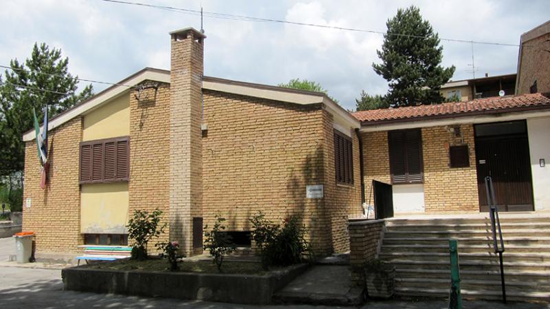 volume degli uffici municipali e corpo di collegamento con le aule scolastiche