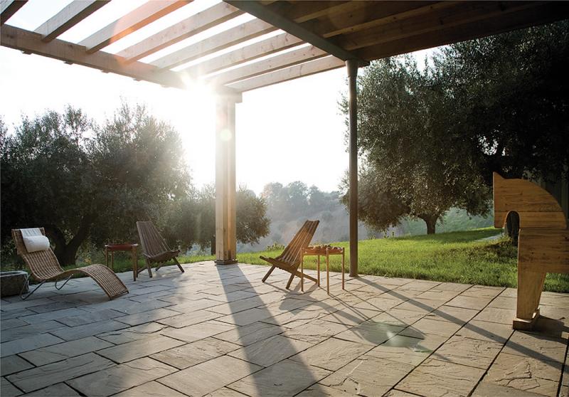 particolare porticato