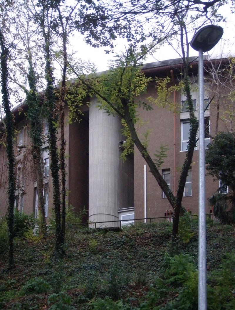 esterno, dettaglio pilastro