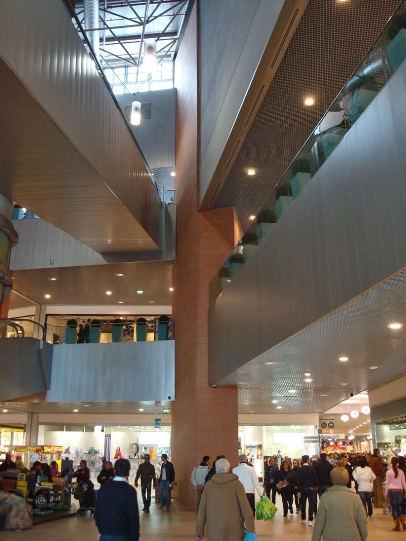 Interno del centro commerciale