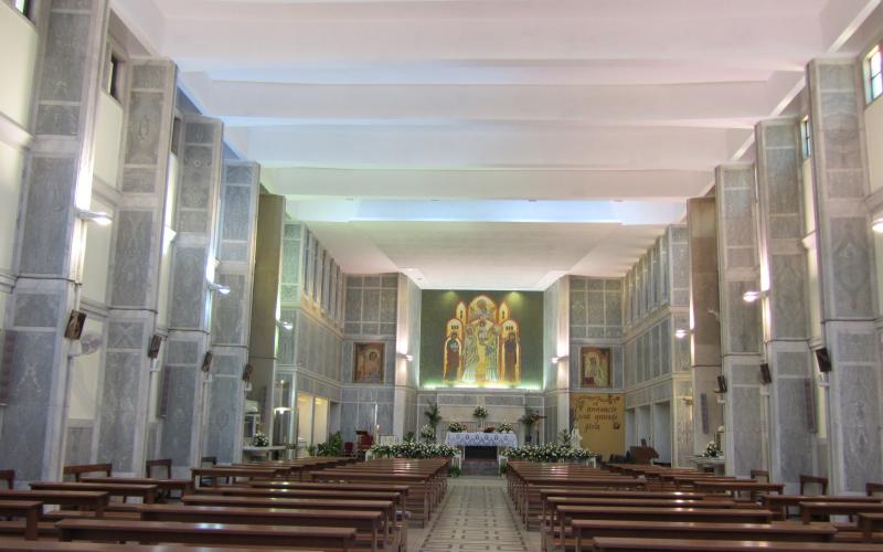 Navata centrale e altare