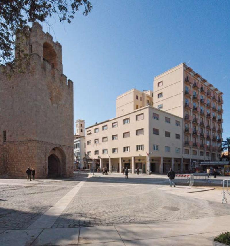 Vista della torre e del palazzo