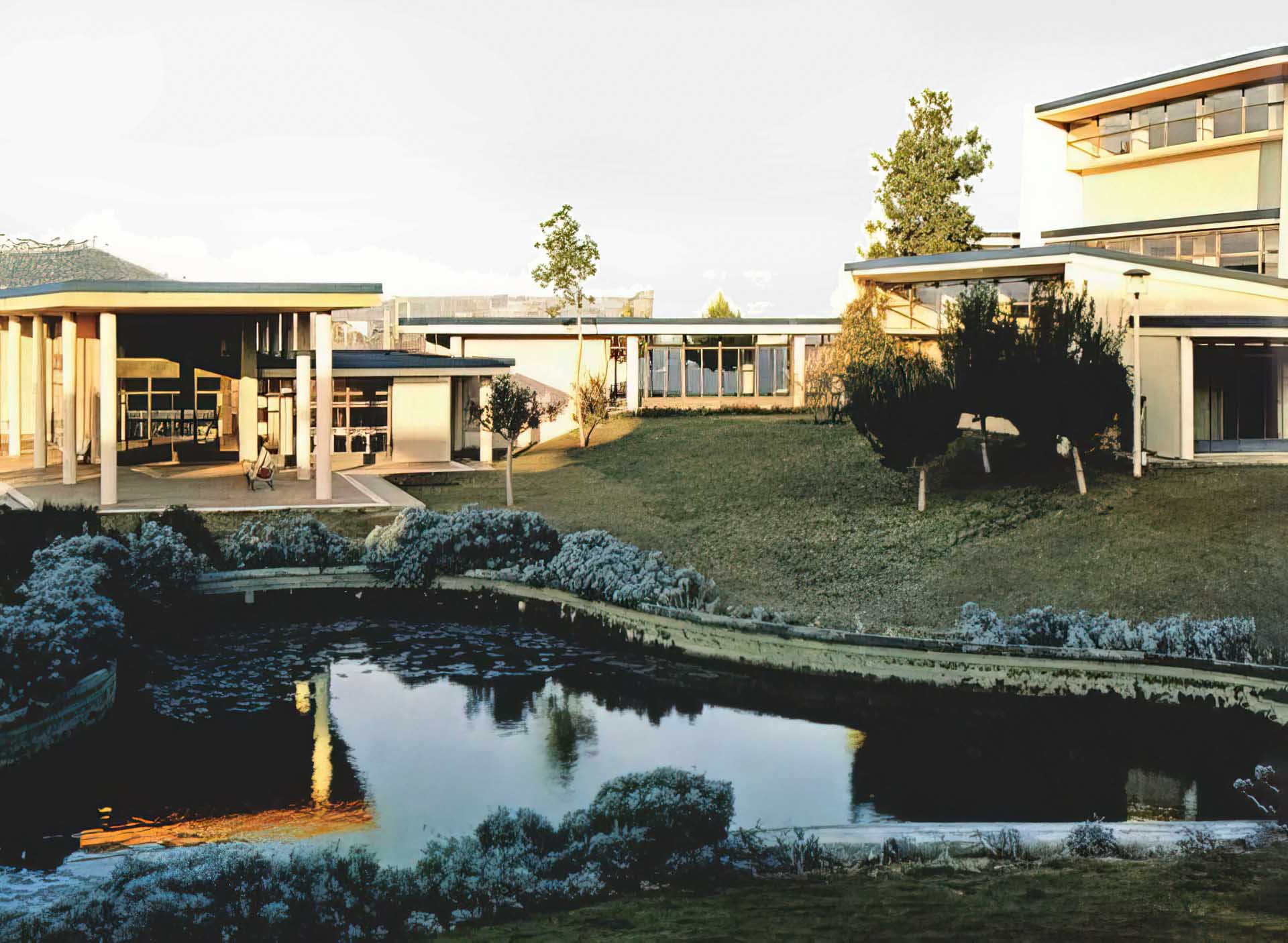 	Stabilimento Olivetti a Pozzuoli, il giardino