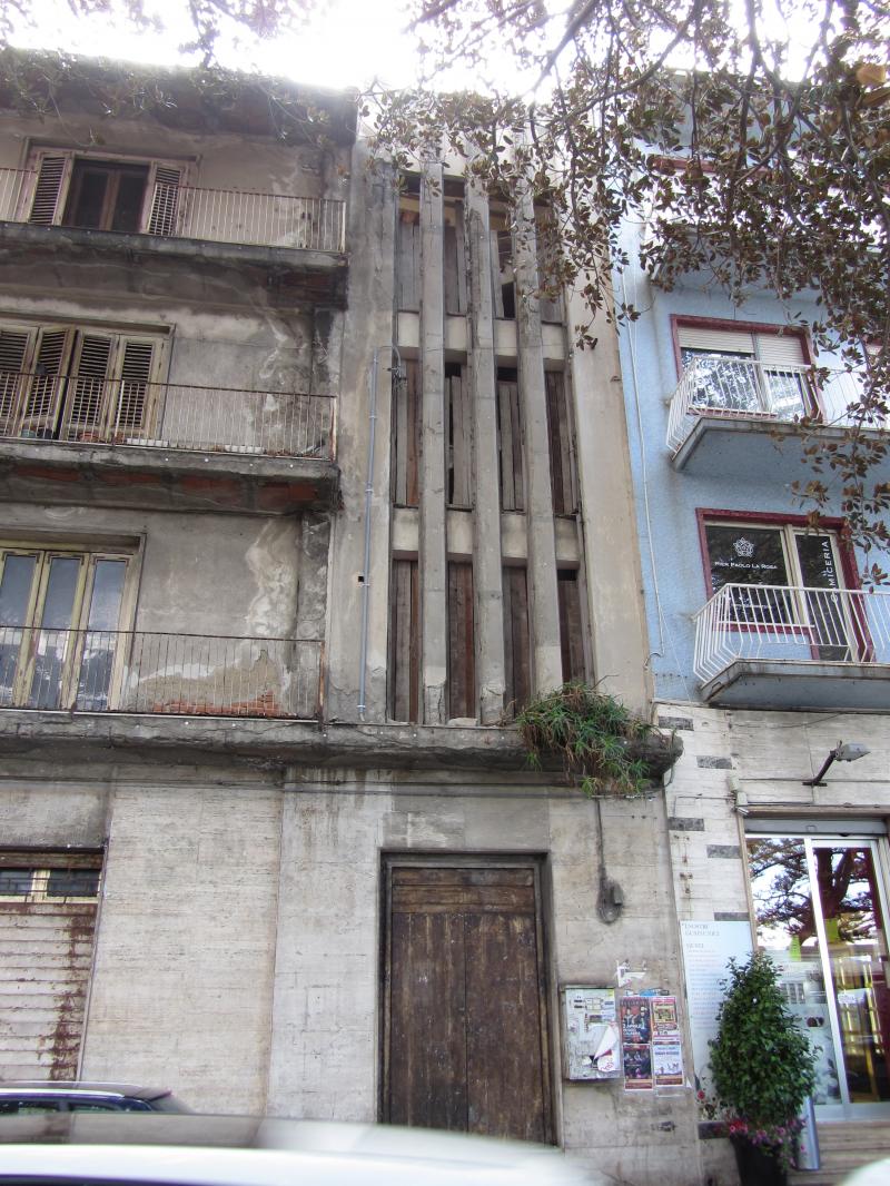 Particolare dell’ingresso dalla sezione residenziale