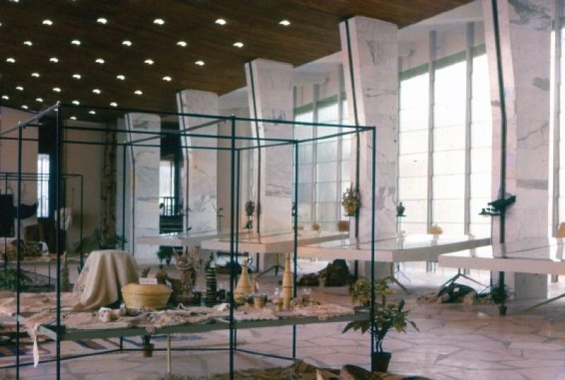 Allestimento all'interno della sala mostre (1956)
