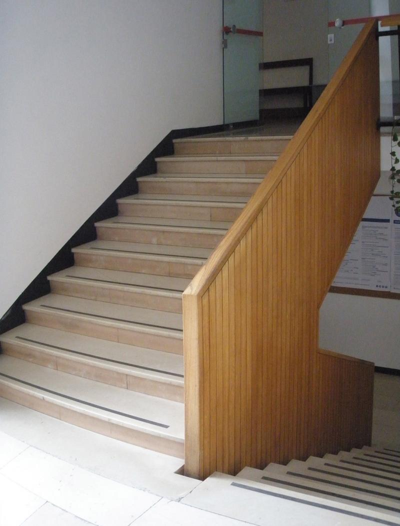 interno, dettaglio ringhiera scala