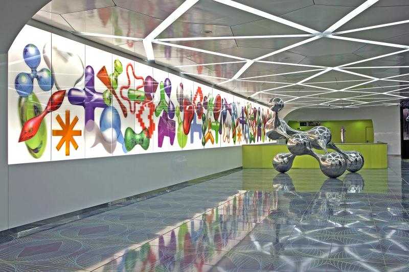 Stazione Università, installazione di Karim Rashid nell'atrio 