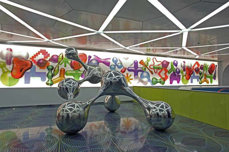 Stazione Università, installazione di Karim Rashid nell'atrio 