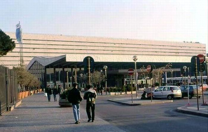 Vista esterna da piazza dei Cinquecento