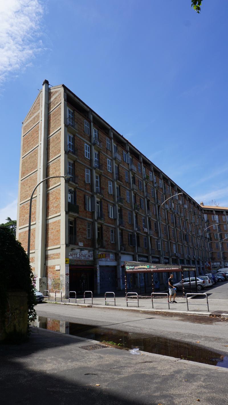 Particolare testata edificio di Muratori