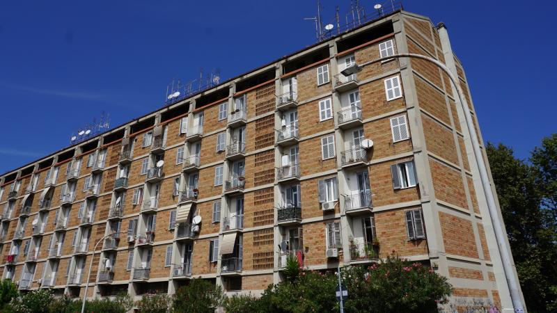 Particolare facciata edificio di Muratori