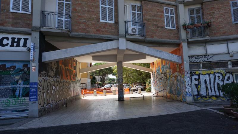 Particolare ingresso verso via Sagunto