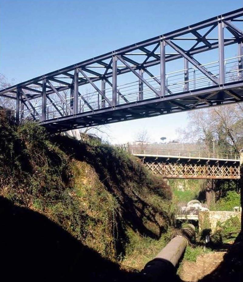 Vista nuovo passerella e vecchio ponte metallico