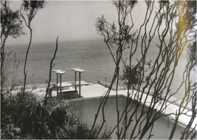 Vista della piscina e del trampolino 