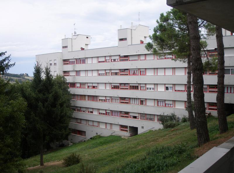 facciate sul fronte perpendicolare a Via Bonconte di Montefeltro