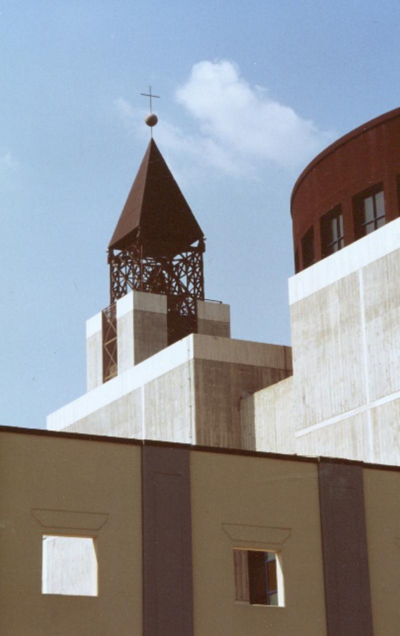Complesso parrocchiale, dettaglio del campanile e del tamburo della cupola