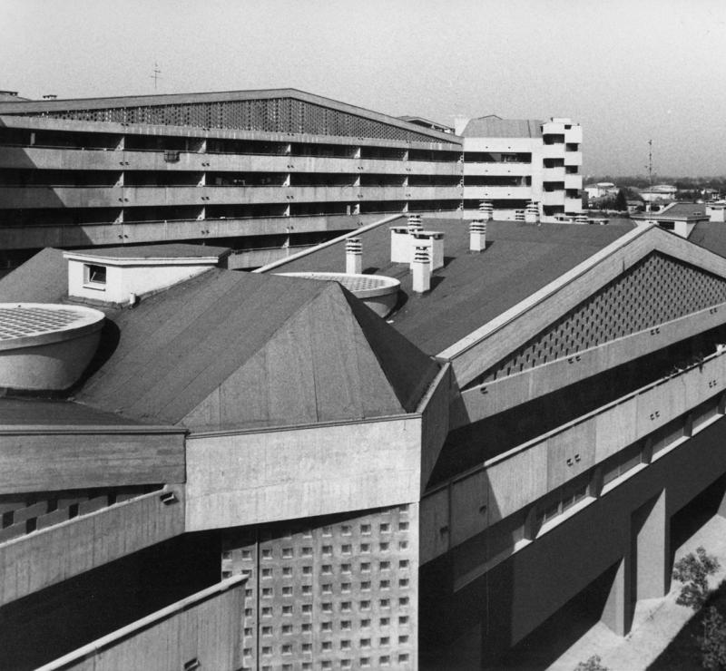 23. Vista sud-est del Corpo alto e del Corpo basso, anni Ottanta