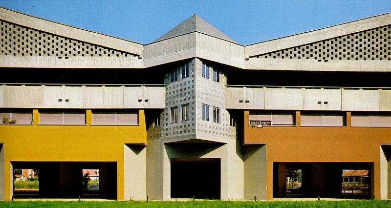 28. Corpo basso. Fronte est