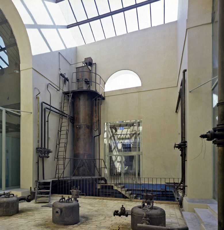 Vista sala con i macchinari recuperati