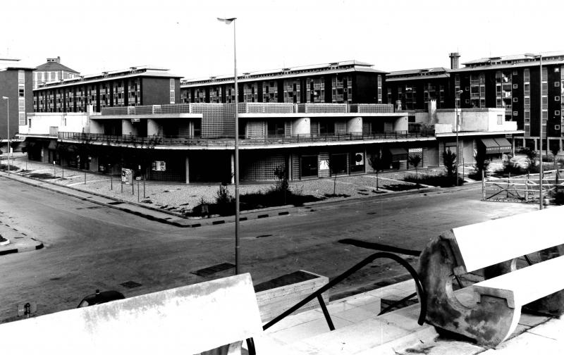 31. Centro commerciale al villaggio Incis di Pieve Emanuele, 1970-non completato. Veduta generale
